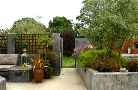 20 Pleasing Concrete Built In Planters For The Garden Home Design Lover