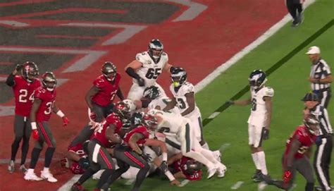 Video: The Bucs Stopped The 'Tush Push' On 2-Point Conversion - The Spun