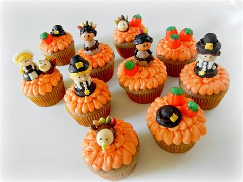 Sugar Swings! Serve Some: Thanksgiving Cupcakes with Pilgrim, American ...