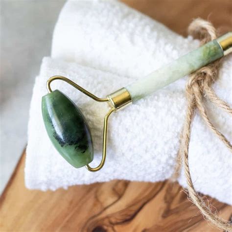 How To Use A Jade Roller In Your Skin Care Routine Jade Roller Skin