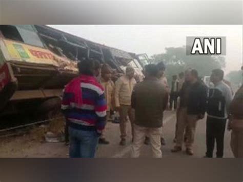 Six Dead Injured After Bus Collides With Truck In Up S Bahraich