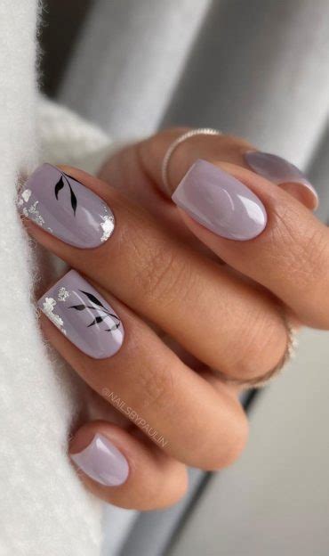 Pretty Short Nails For Spring Summer Leaf Accent Lavender Nails