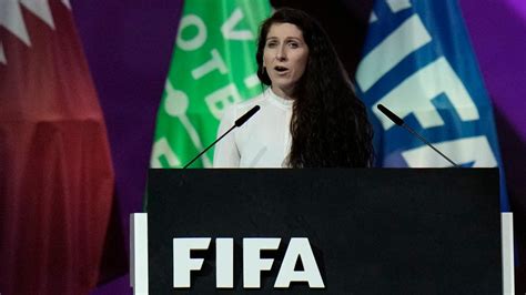 Fifa Kongress In Katar Nur Eine Einzige Frau Hat Den Mut Aufzustehen