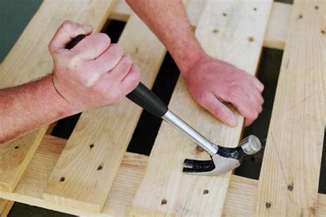 What Is a Framing Hammer? Uses, Benefits & Buying Guide - ToolsGearLab