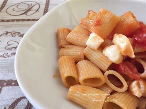 Mezze Maniche Con Pomodoro E Mozzarella Filante La Mia Piccola Cucina