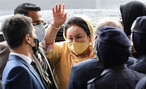 Malaysias Former First Lady Rosmah Sentenced To 10 Years In Jail For