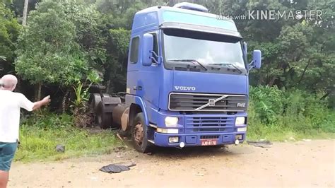 Carreta Volvo Fh Atolada Na Lama Trator Puxando Youtube