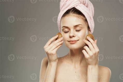 Pretty Woman Naked Shoulders Clean Skin Natural Cosmetics Cropped View