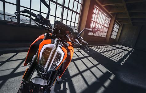 New 2017 Ktm 125 Duke And 390 Duke Hitting Dealerships Autoevolution