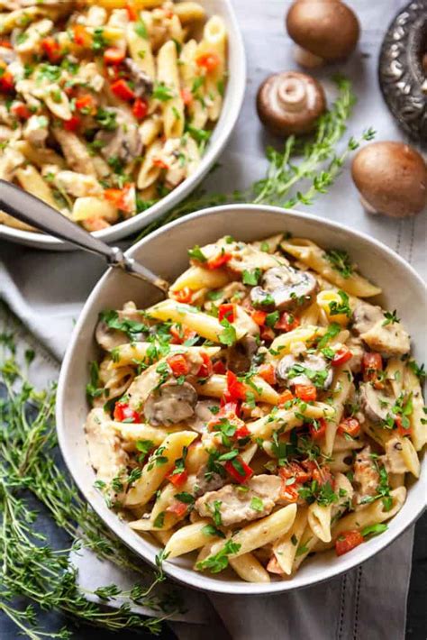 Creamy Mushroom Chicken Pasta With Red Pepper Foodtasia