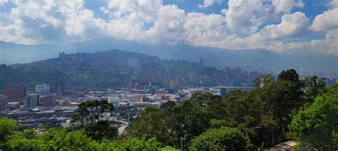 Medellín Private Stadtrundfahrt mit Metrocable Comuna 13 GetYourGuide