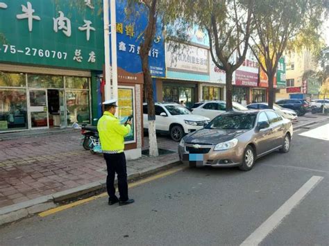 停车别任性！霍林郭勒市交警持续整治违停不放松澎湃号·政务澎湃新闻 The Paper