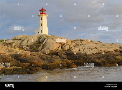 Peggys Cove Lighthouse el faro Peggy s Cove Nova Scotia Canadá con