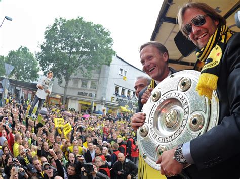 Bild Zu Bvb Mit Hans Joachim Watzke Als Bundesliga Meister Kobilanz