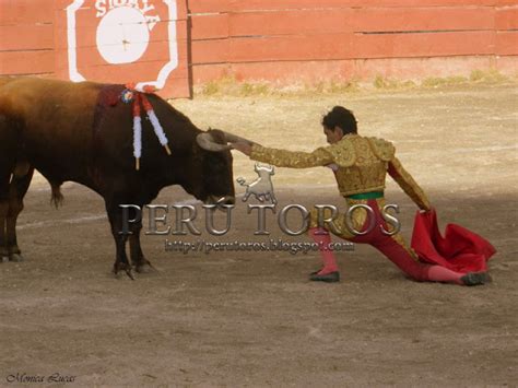 PERÚ TOROS PUERTA GRANDE Y ESCAPULARIO PARA JUAN CARLOS CUBAS EN SICAYA