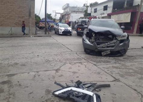 Aparatoso Choque De Auto Y Camioneta