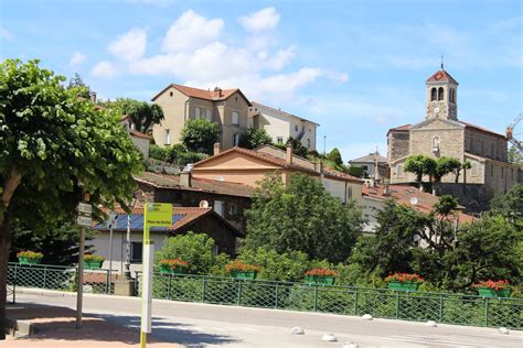 Escapade La Terrasse Sur Dorlay Un Village En Plein Essor Aux