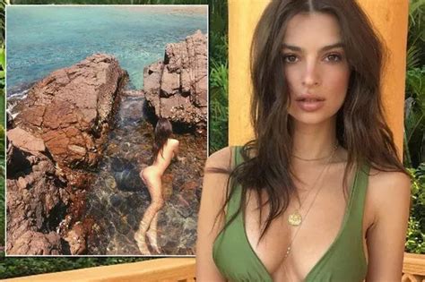 Emily Ratajkowski Goes Completely Naked In Sexy Holiday Snap From