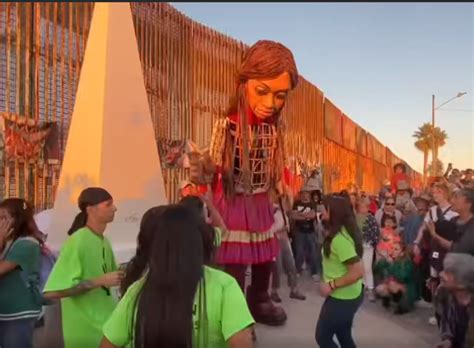 La pequeña gigante AMAL llega al muro Fronterizo Playas de Tijuana