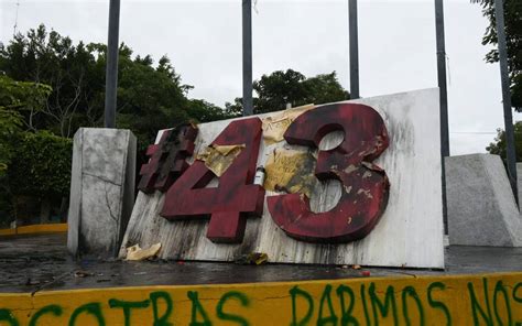 Queman En Guerrero Antimonumento De Los De Ayotzinapa El Sol De