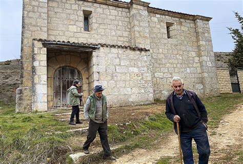 Urbano Angel N Y Julita Mecenas Y Obreros De La Iglesia De San Pedro