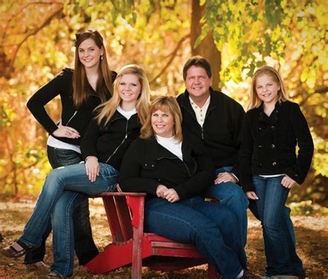 Family Portrait Poses Ideas For 4 - Photography Subjects