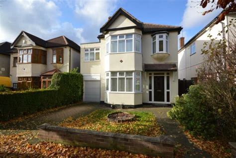 4 Bedroom Detached House For Sale In Belgrave Avenue Gidea Park Rm2 Rm2