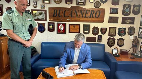 El director general Leonardo Marcos visita en Almería el buque Río