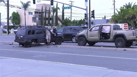 Santa Ana Three Vehicle Crash Briefly Traps One Person Countynews Tv