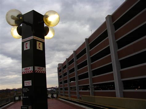 Metro parking prices should reflect crowding – Greater Greater Washington