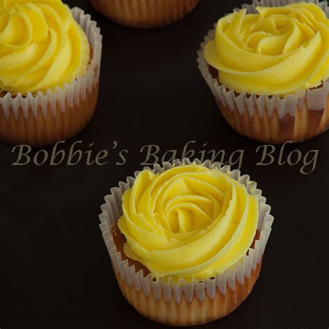 Piping Buttercream Roses And Swirls Using Open Star Tip Bobbies