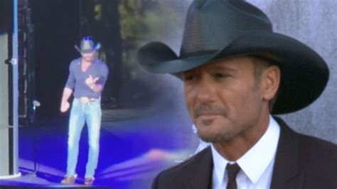 Tim Mcgraw Jumps Off Stage To Confront Audience Members Mid Song