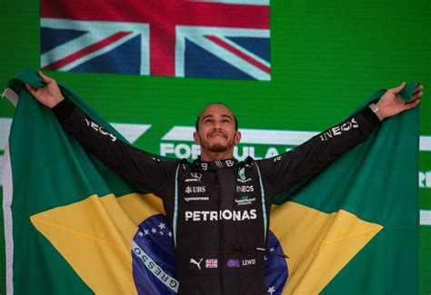 Câmara Concede Título De Cidadão Honorário A Piloto Inglês De F1 Lewis