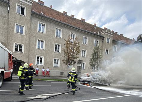 Freiwillige Feuerwehr Krems Donau Fahrzeugbrand In Der Wachaustra E