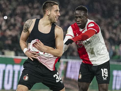 Feyenoord Maakt Titelstrijd Wat Spannender Na Knappe Comeback Navegue