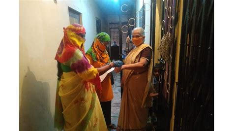 Labour Of Love Meet The Unsung Women Community Health Volunteers Of Mumbai