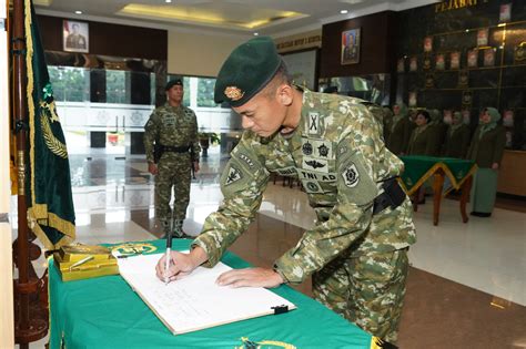 Pangdivif 2 Kostrad Pimpin Acara Penyerahan Jabatan Dan Tradisi Laporan