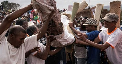 À Madagascar un nouveau protocole pour l enterrement des pestiférés