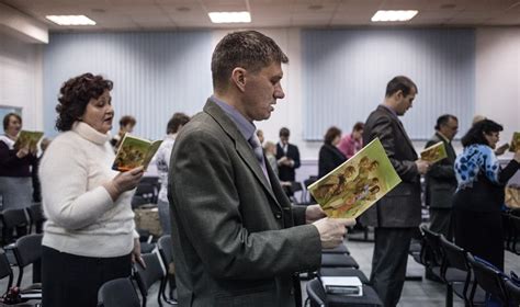 Rusija Etvoricu Jehovinih Svjedoka Poslala U Zatvor Zbog Ekstremizma