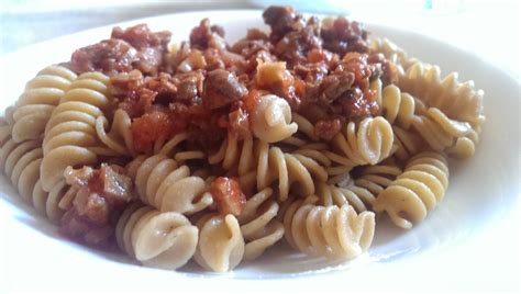 fusilli integrali con ragù di tacchino