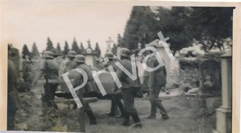 FOTO WK II Wehrmacht Soldaten Beerdigung Eines Kameraden Frankreich H1