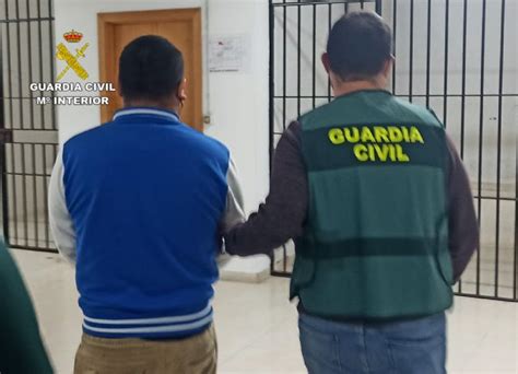 La Guardia Civil Detiene A Una Persona Por El Robo Con Violencia De Un