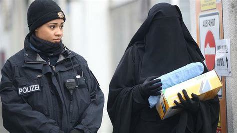 Anstieg Um 700 Personen Auf 4500 Szene Der Salafisten In Deutschland