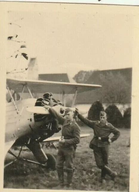 Foto Luftwaffe Soldaten Am Flugzeug Wk Doppeldecker Flugzeug Wwii