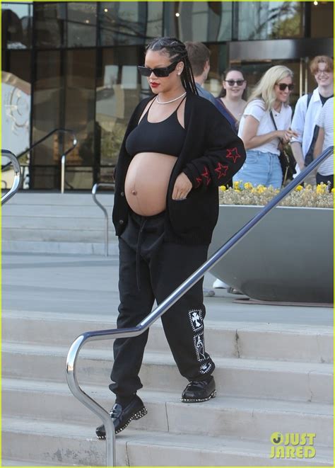 Rihanna Fights Against 'Maternity Fashion' Norms & Puts Baby Bump On Display in LA: Photo ...