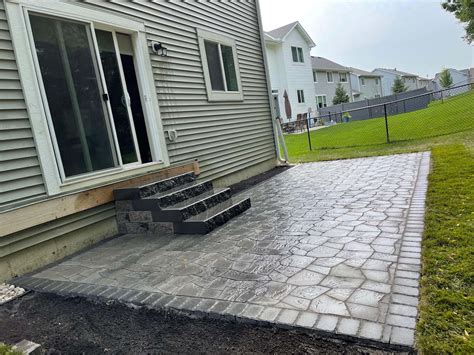 Paver patio and steps. – Luna's Outdoor Solutions