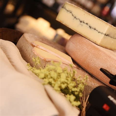 Raclette Fromages Aop Au Lait Cru Monsieur Fromage