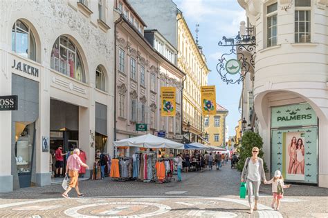 Klagenfurt lädt zum Sommer Sale mit Atmosphäre Kärntner Monat