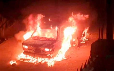 Sujetos Armados Incendian Un Taxi En Colonia De Zihuatanejo El Sol De