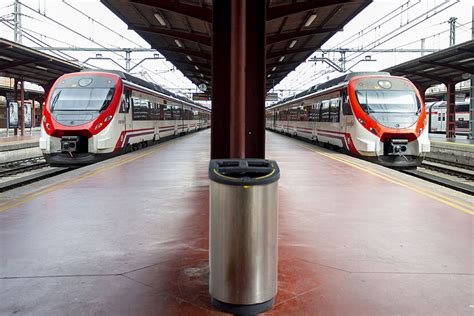 Renfe Expide En Un Mes 1 6 Millones De Abonos Gratuitos Para Viajar